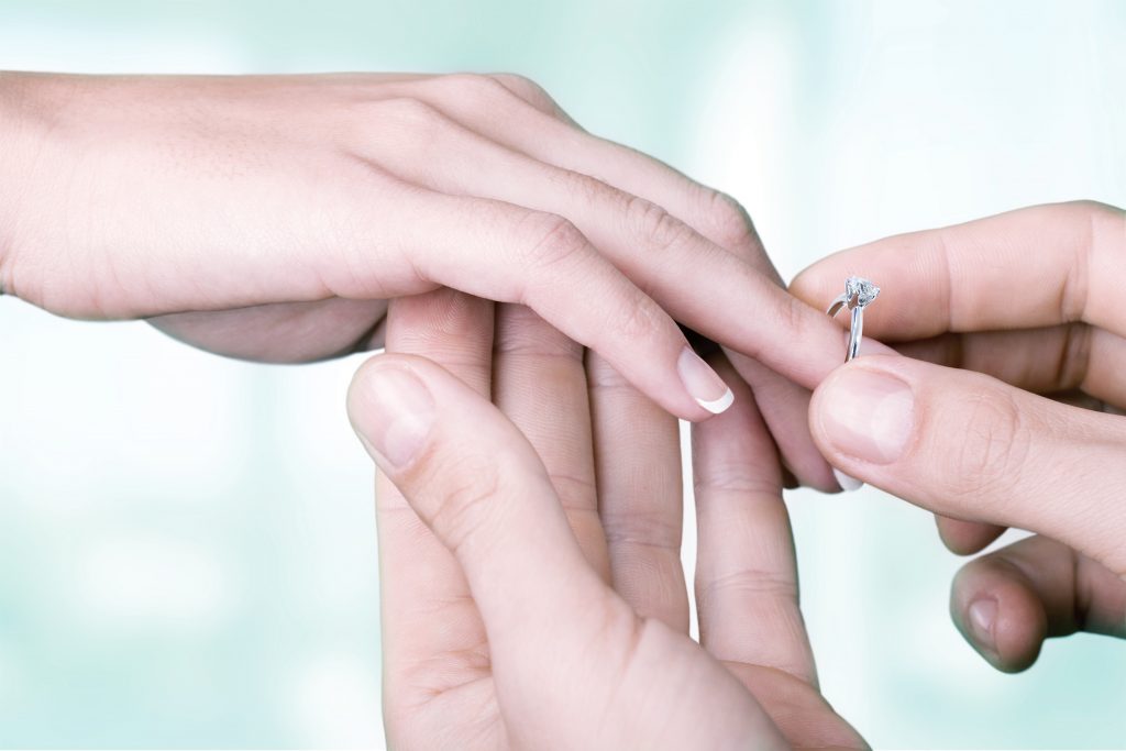 鑽石戒指價格差異大，訂定求婚戒指價格、預算3重點