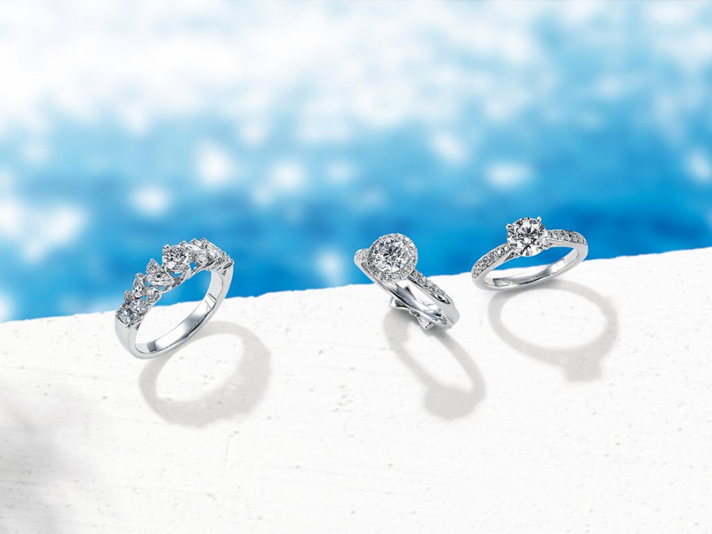 求婚鑽戒的設計主角是鑽石。