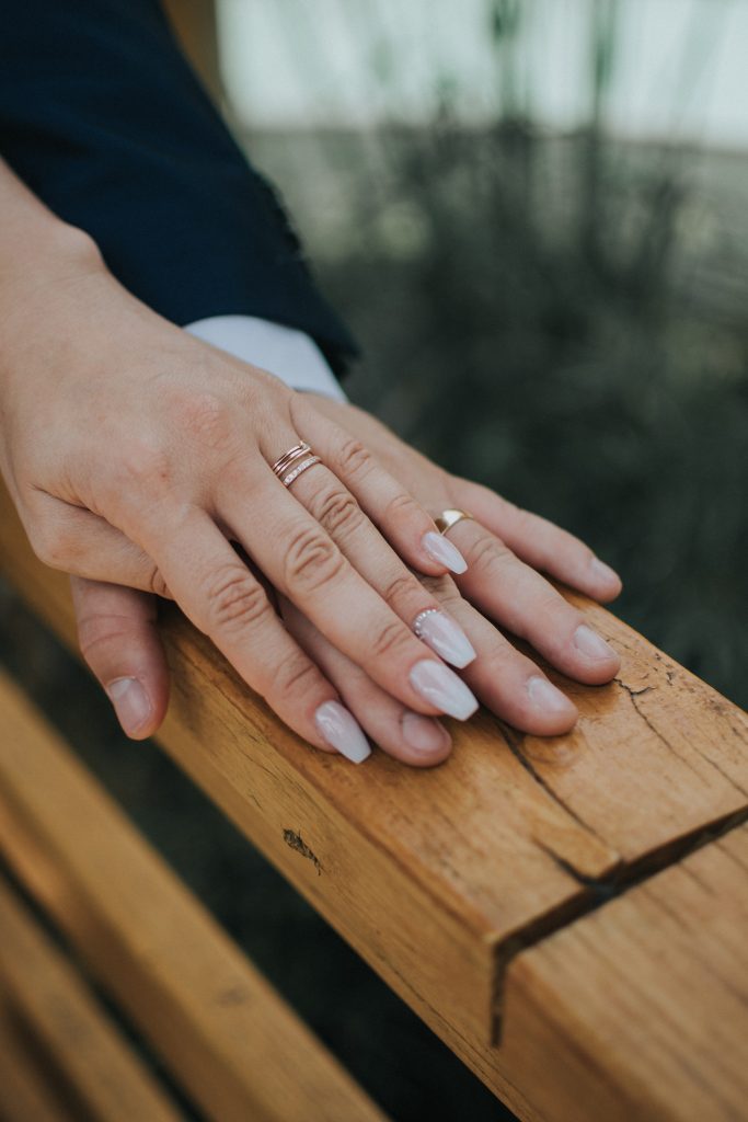 每天佩戴的結婚戒指，不可避免會地在生活中損傷。