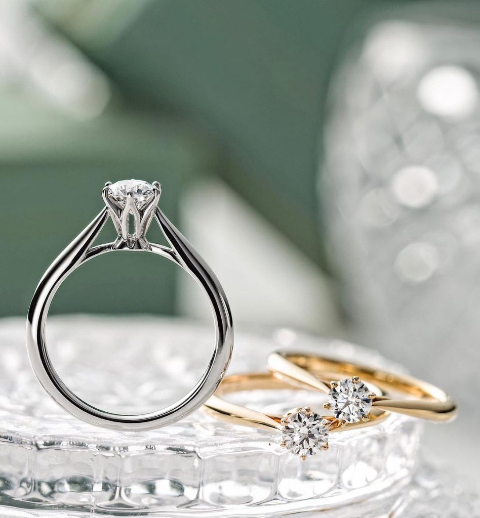 求婚戒指的價格依鑽石、戒台材質而定