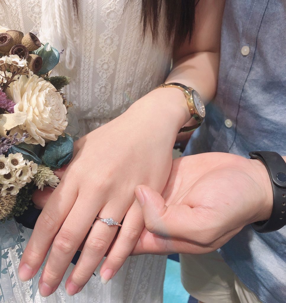 日常生活中也能夠輕鬆佩戴的求婚戒指。