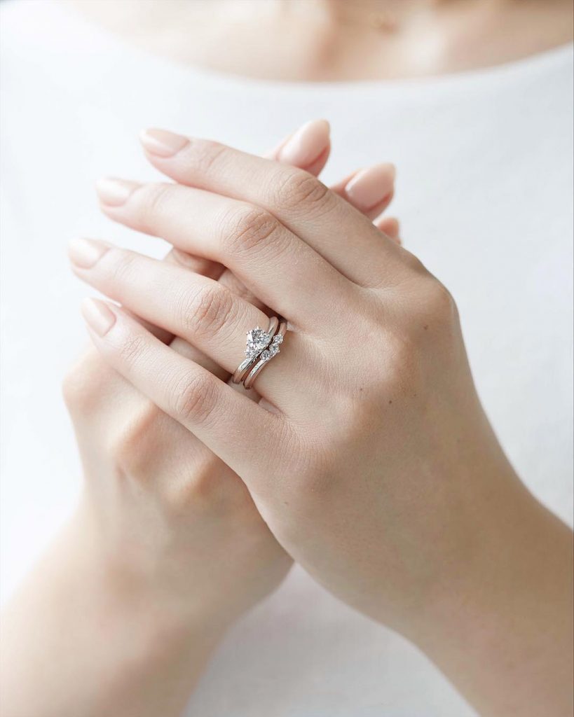 戒指精心研磨戒指內圍，不習慣戴戒指的人都覺得滑順好佩戴。