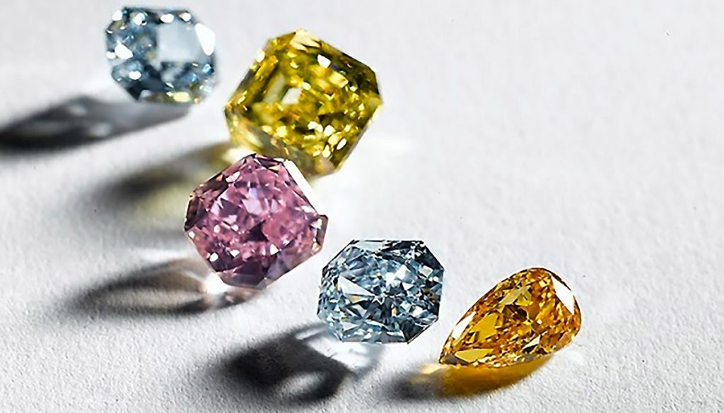 鑽石不僅只有無色透明的白鑽，還有各種顏色的彩色鑽石。