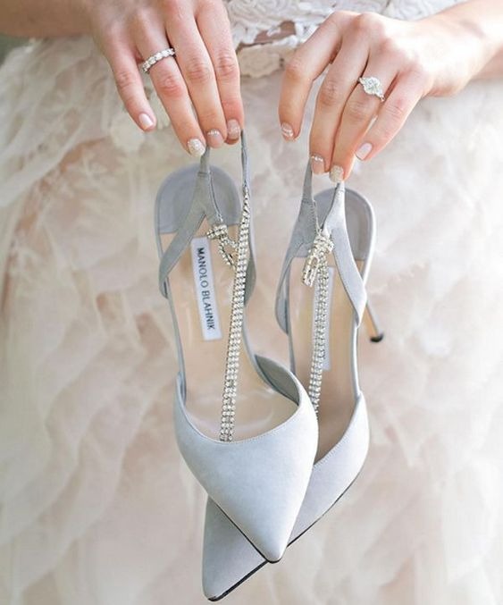 新娘穿著藍色系婚鞋