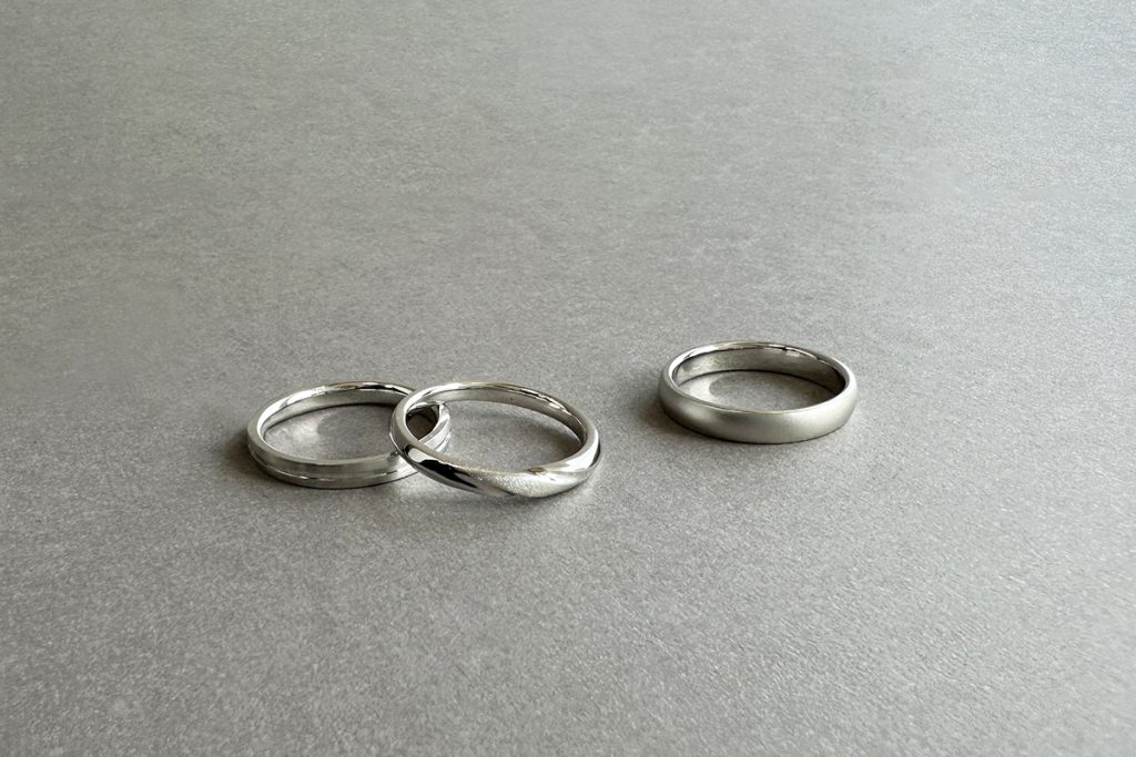三種不同的霧面加工結婚戒指