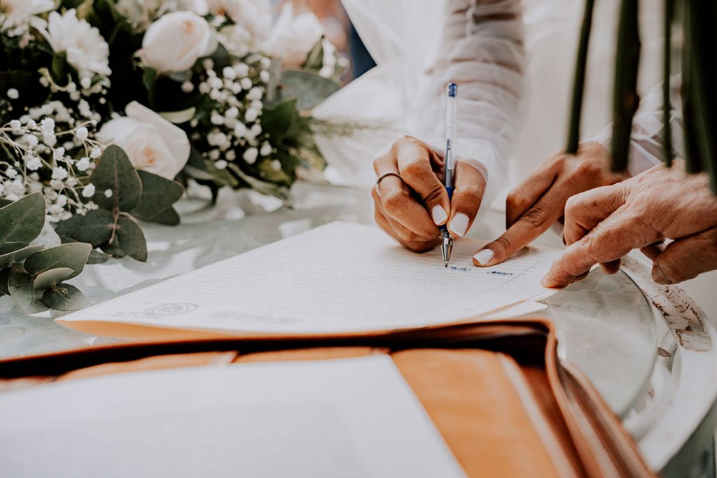 開啟婚姻生活的首要步驟—結婚登記。