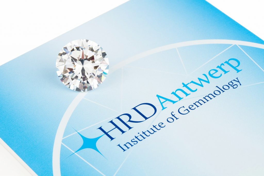 HRD鑽石鑑定費用取決服務類型和鑽石特性。