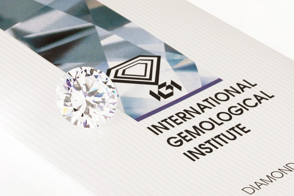 IGI鑽石鑑定費用官網沒有明確報價。