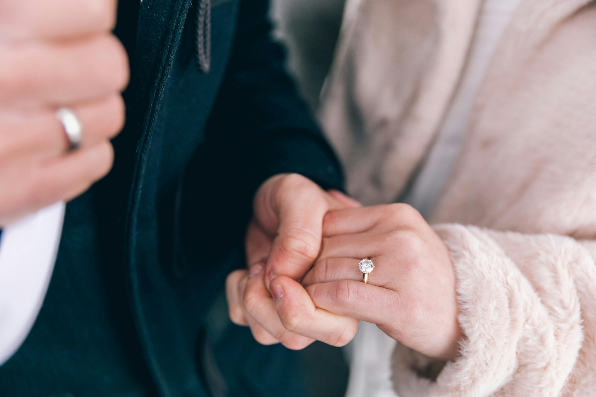 訂婚結婚戒指同一個的缺點