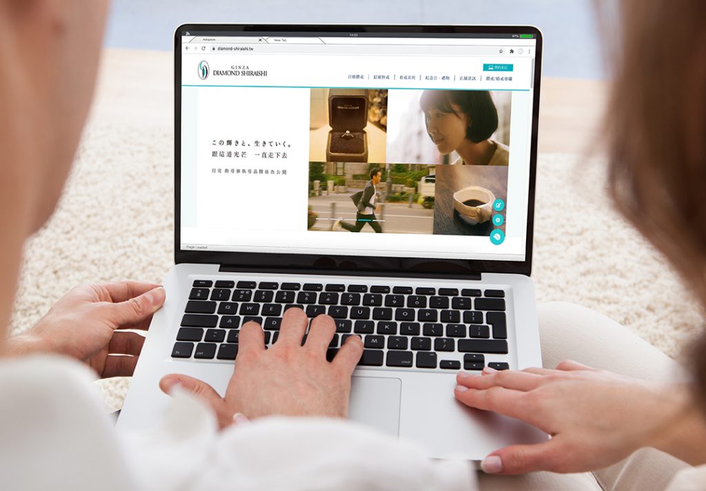 實際踏訪婚鑽戒門市前,可以先在網路、婚禮雜誌上做功課。