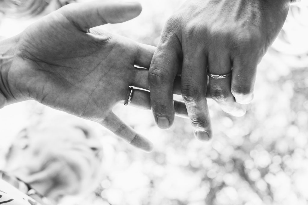結婚週年是很值得慶祝的紀念日,不妨依不同年份為另一半挑選適合的結婚週年紀念禮物。