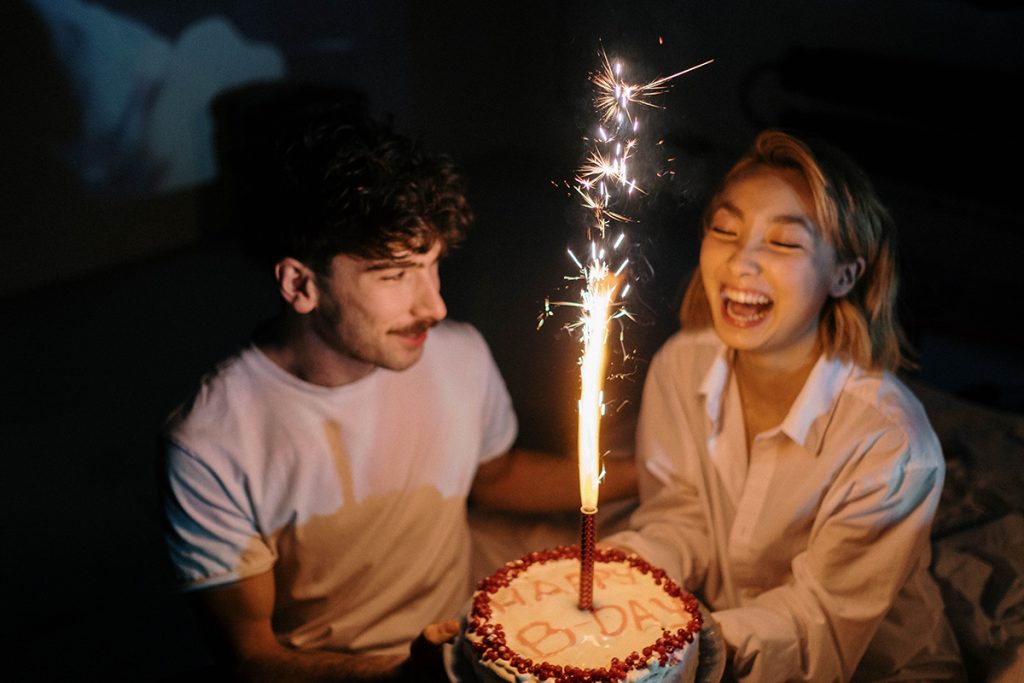 在家慶生後向女友求婚