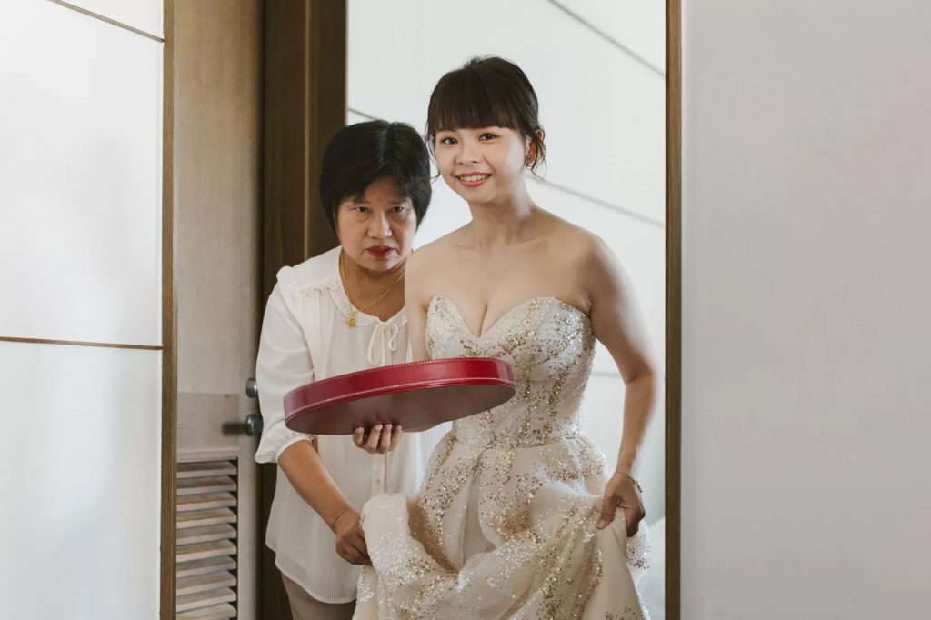 訂婚奉茶流程5:新娘再次入場