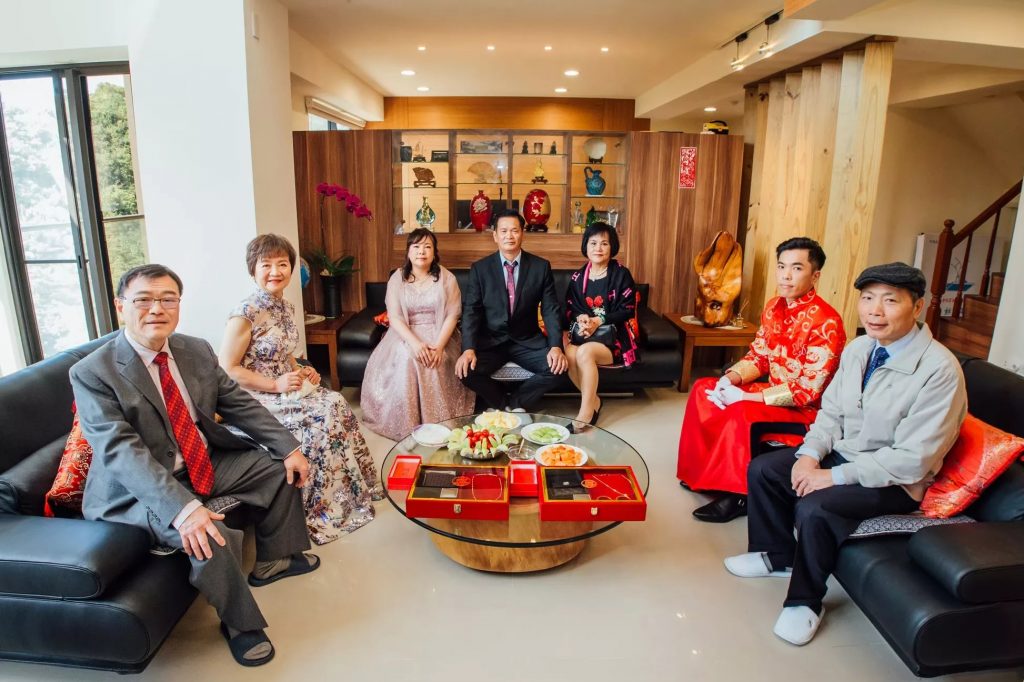 簡單訂婚儀式流程:2.納徵、介紹親友