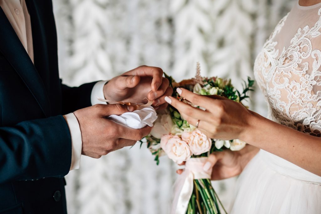 不常聽到人家說結婚對戒價格,感覺價格很高貴,實際上應該估算多少預算呢?