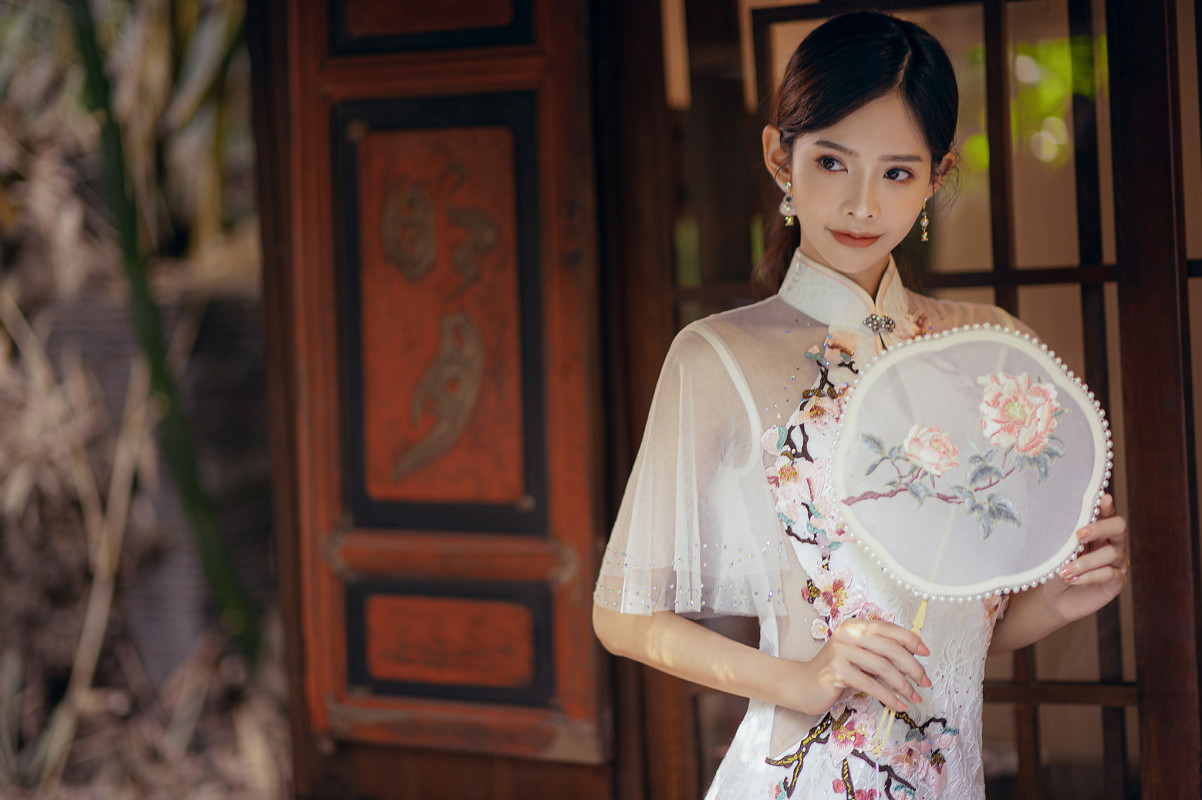 中式婚紗人氣款式5：改良式中式婚紗